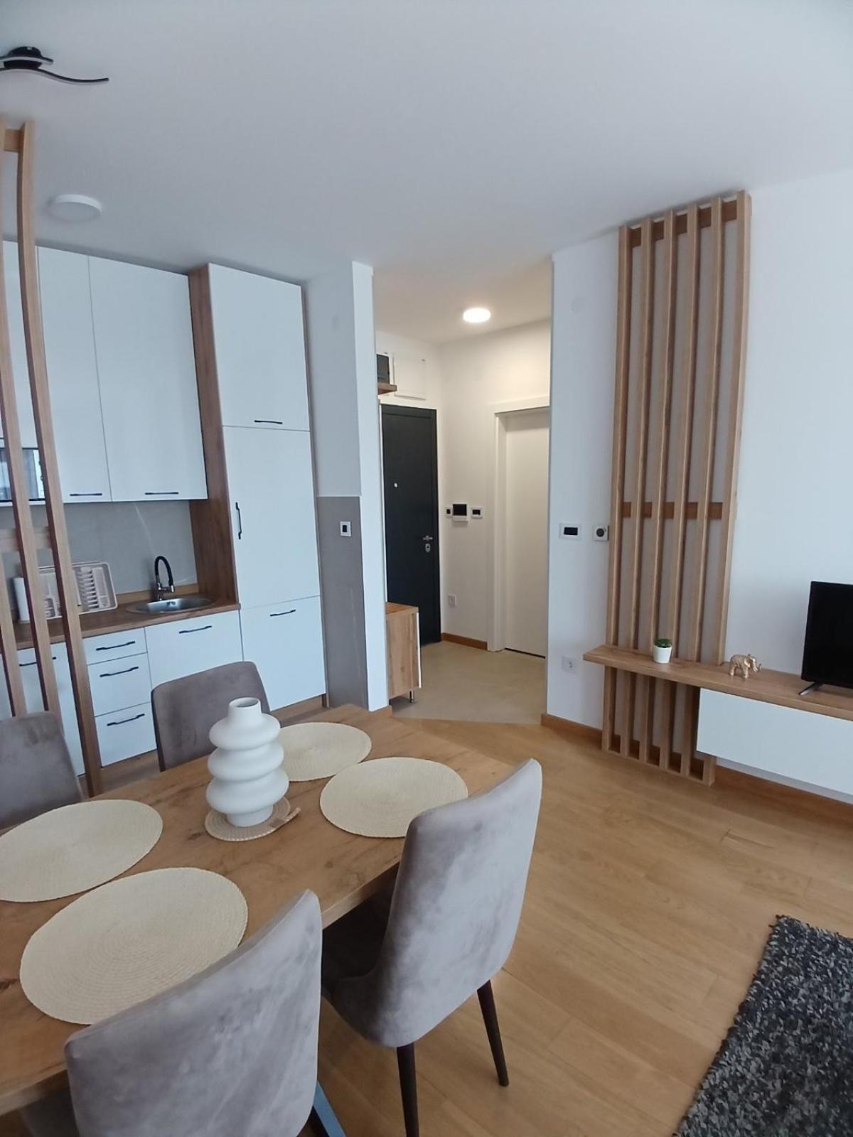 Apartment Paradiso - Besplatan Parking Novi Sad Dış mekan fotoğraf