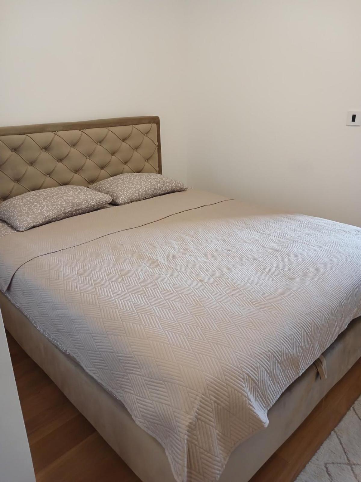 Apartment Paradiso - Besplatan Parking Novi Sad Dış mekan fotoğraf